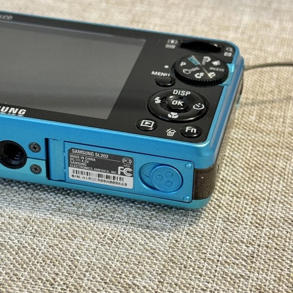 Samsung Vibrant Blue Digital Camera